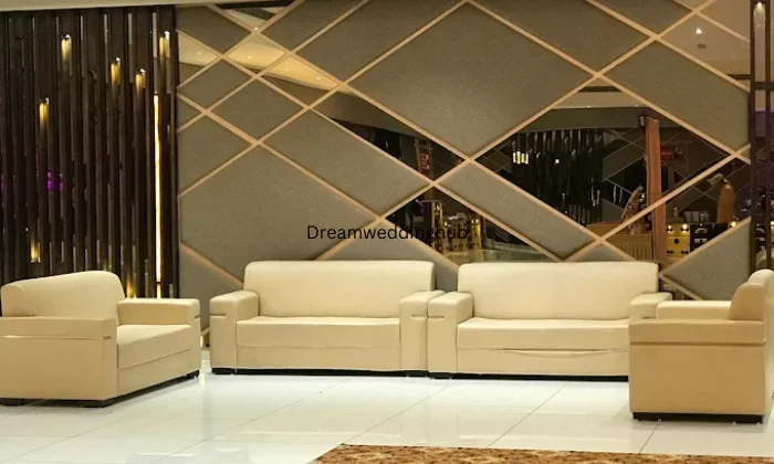 Grand Tulip Banquet  Lawn